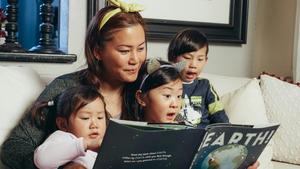 parents reading with kids